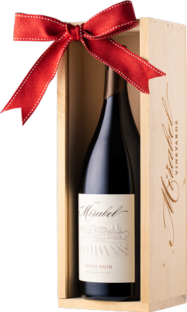 2015 Reserve Pinot Noir 1.5L Holiday Bundle